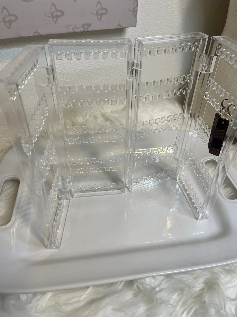 Foldable Clear Acrylic Jewelry Earring Organizer - 4-Panel Display